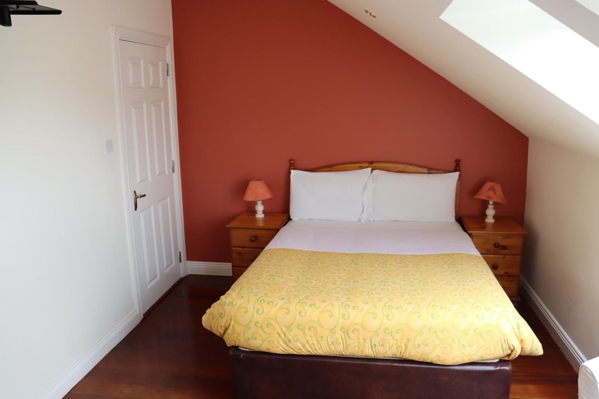 The Old Pier Guest Accommodation, Bed Only, No Breakfast Ballydavid Kültér fotó