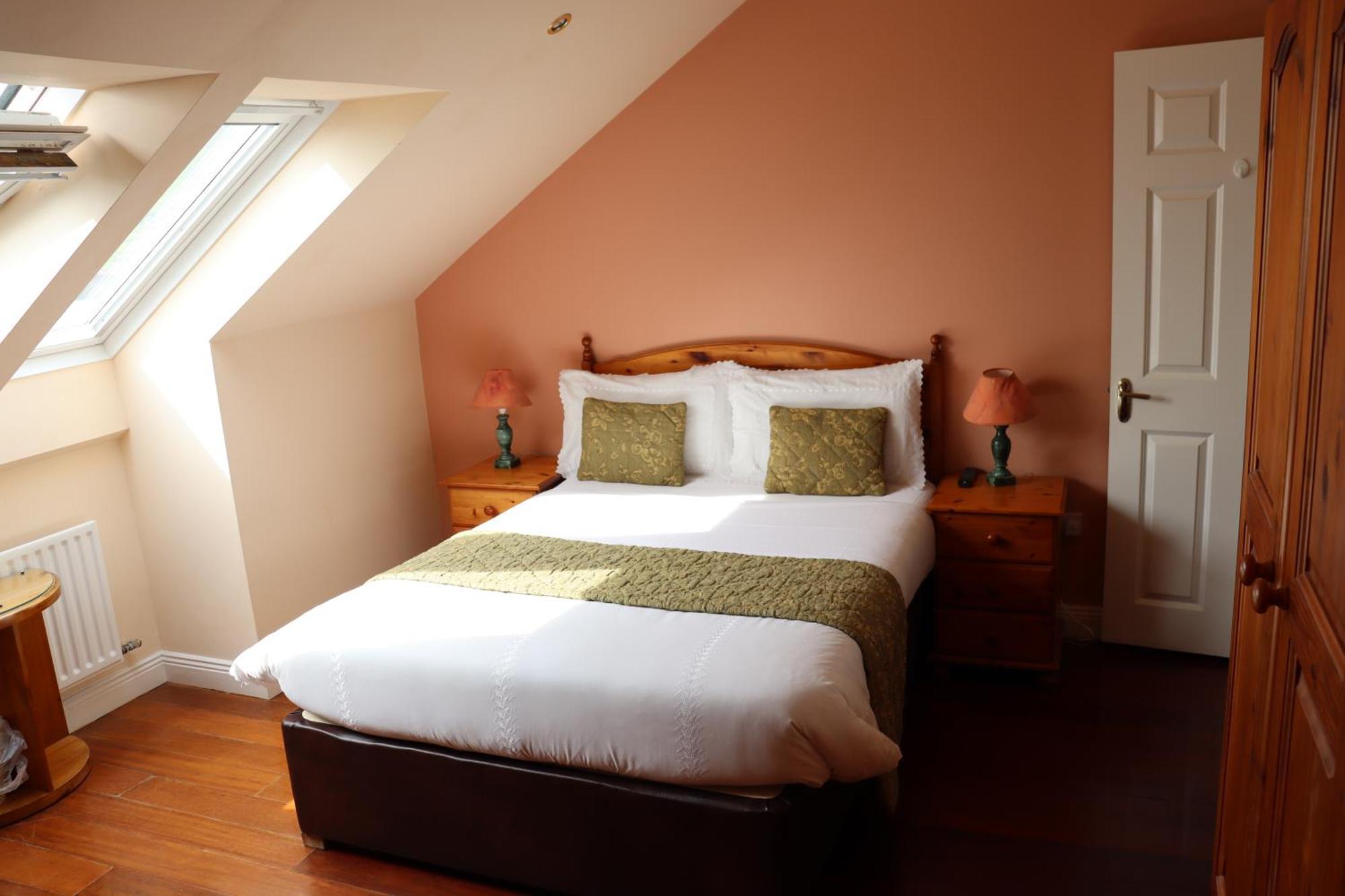 The Old Pier Guest Accommodation, Bed Only, No Breakfast Ballydavid Kültér fotó